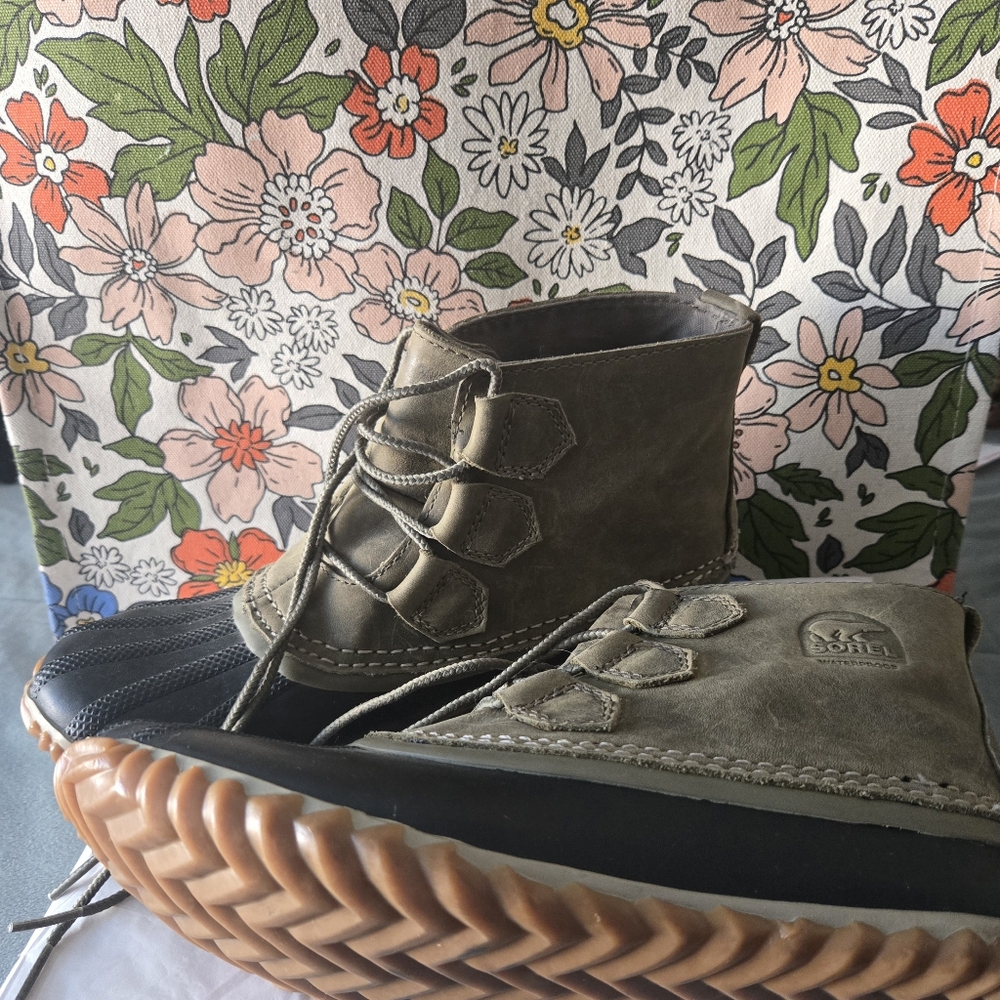 Sorel Women's Boots - Picture 2 of 3